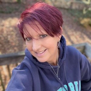 Meet your Posher, Angie